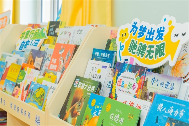 球门之外，书页之中：足球、阅读与草原少年