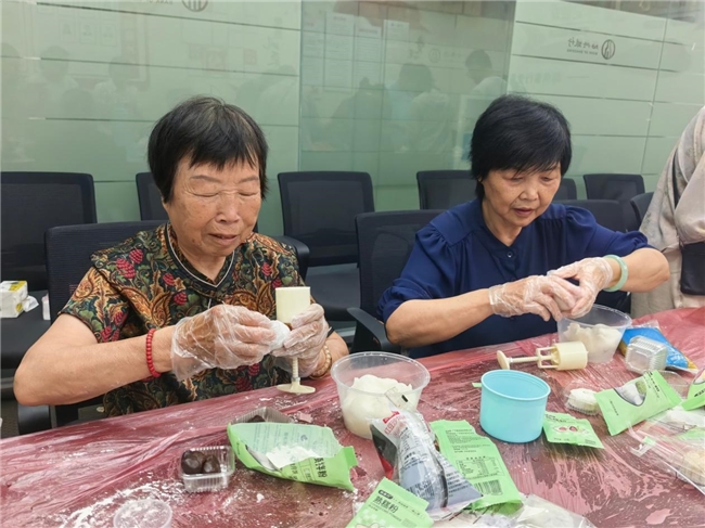 月满中秋 情暖绍兴银行-绍兴银行台州临海支行开展冰皮月饼DIY活动