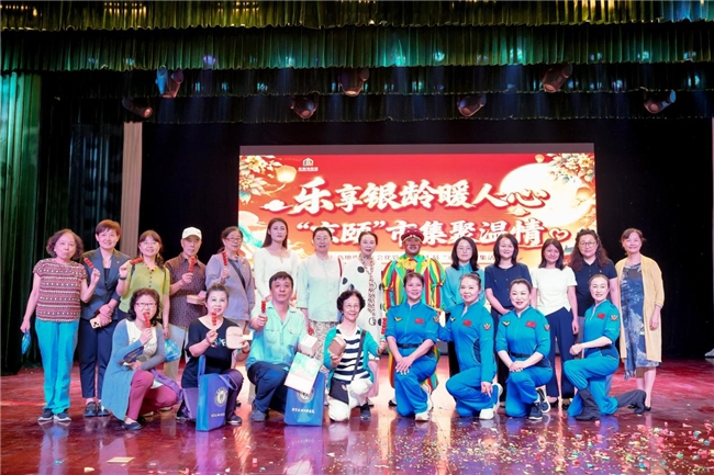 银龄市集·“京”彩开张 东高地老年群体乐享“颐”站式服务！