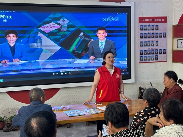 文成县烟草专卖局：普法宣传进山间 守护银龄暖人心