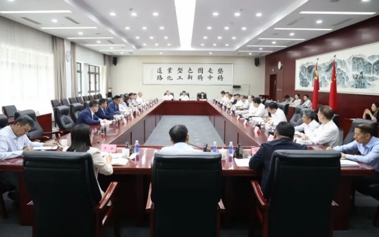 工信部圆桌会议谈具身智能：智平方郭彦东称机器人竞争将从“能演示”转向“能干活”