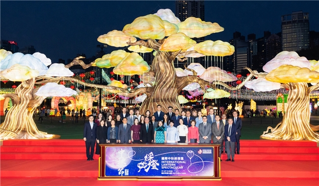 旅发局首个“国际中秋彩灯汇”维园盛大开幕，串连全城中秋活动 吸引旅客来港 借旅游带动经济