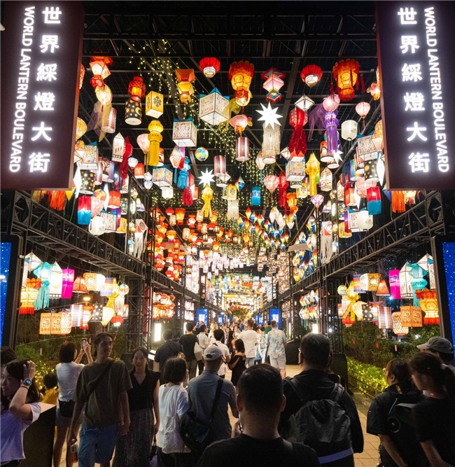 旅发局首个“国际中秋彩灯汇”维园盛大开幕，串连全城中秋活动 吸引旅客来港 借旅游带动经济