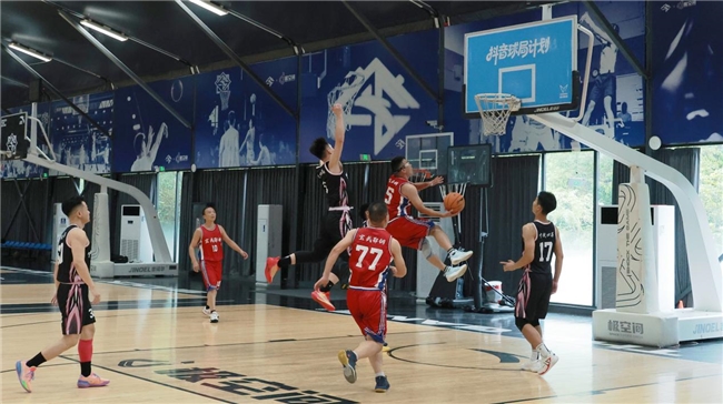 中铁四局物资公司联合湖北地区钢材战略合作伙伴举办篮球友谊赛