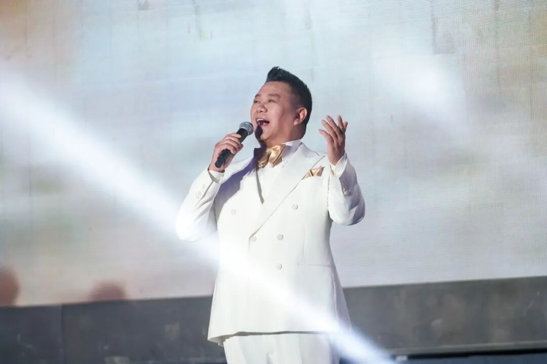 重磅同台！周发猛携弟子唱响《我生在中国》，聆听震撼民族之声