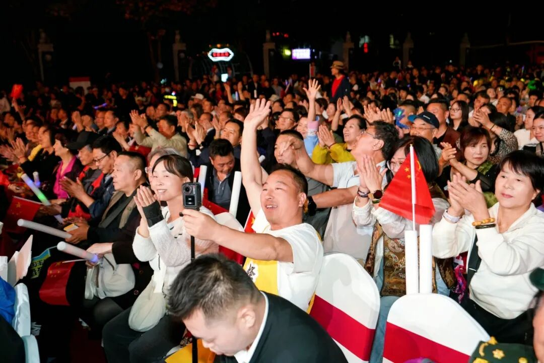 重磅同台！周发猛携弟子唱响《我生在中国》，聆听震撼民族之声