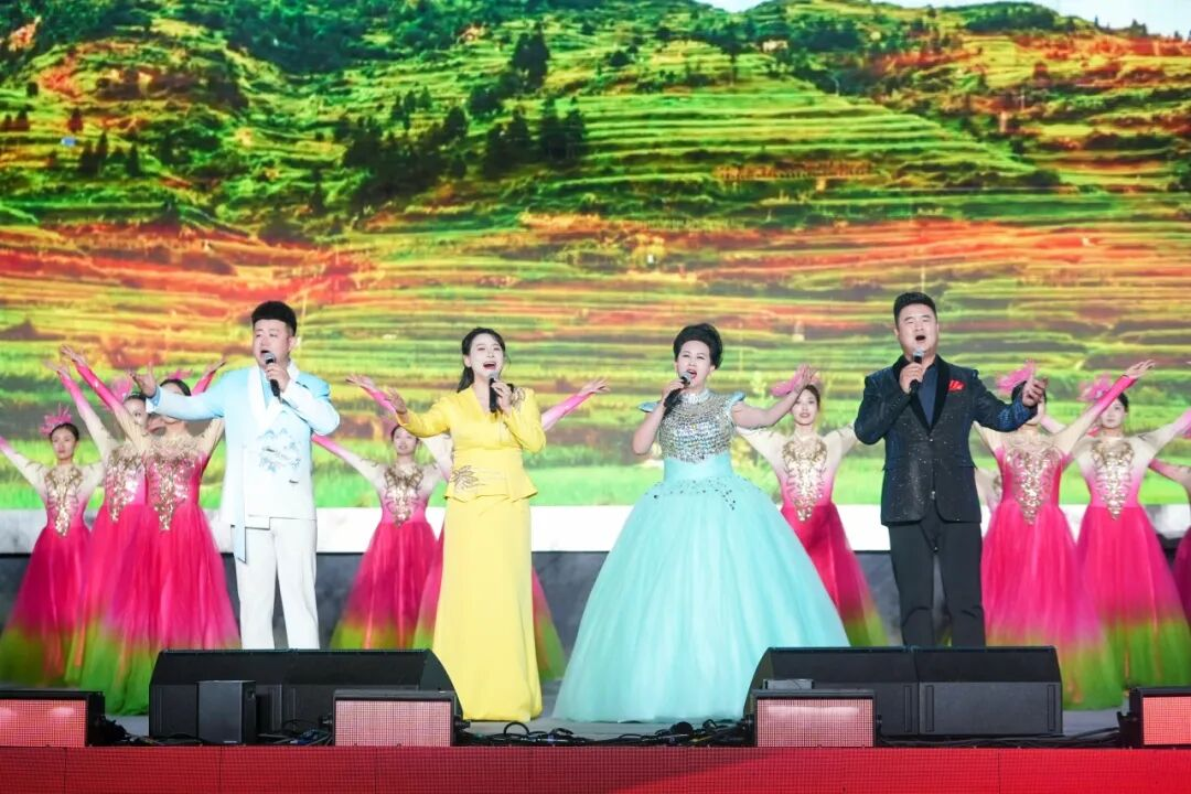 重磅同台！周发猛携弟子唱响《我生在中国》，聆听震撼民族之声