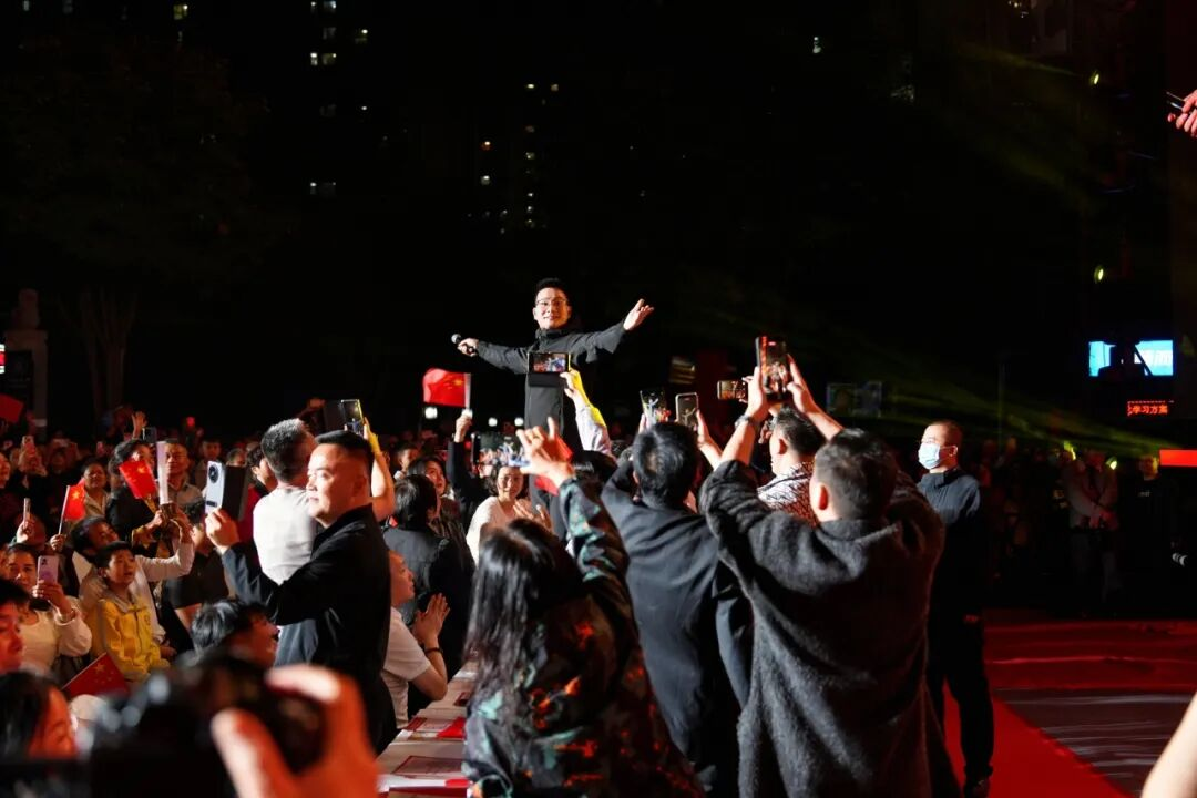 重磅同台！周发猛携弟子唱响《我生在中国》，聆听震撼民族之声