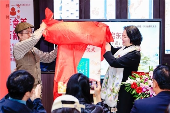 ͩ���衸�����������²�Ʒ���Ͽ��ߡ�����ҽ���ʽ���ֲᡷ����ǩ���ż�Բ������