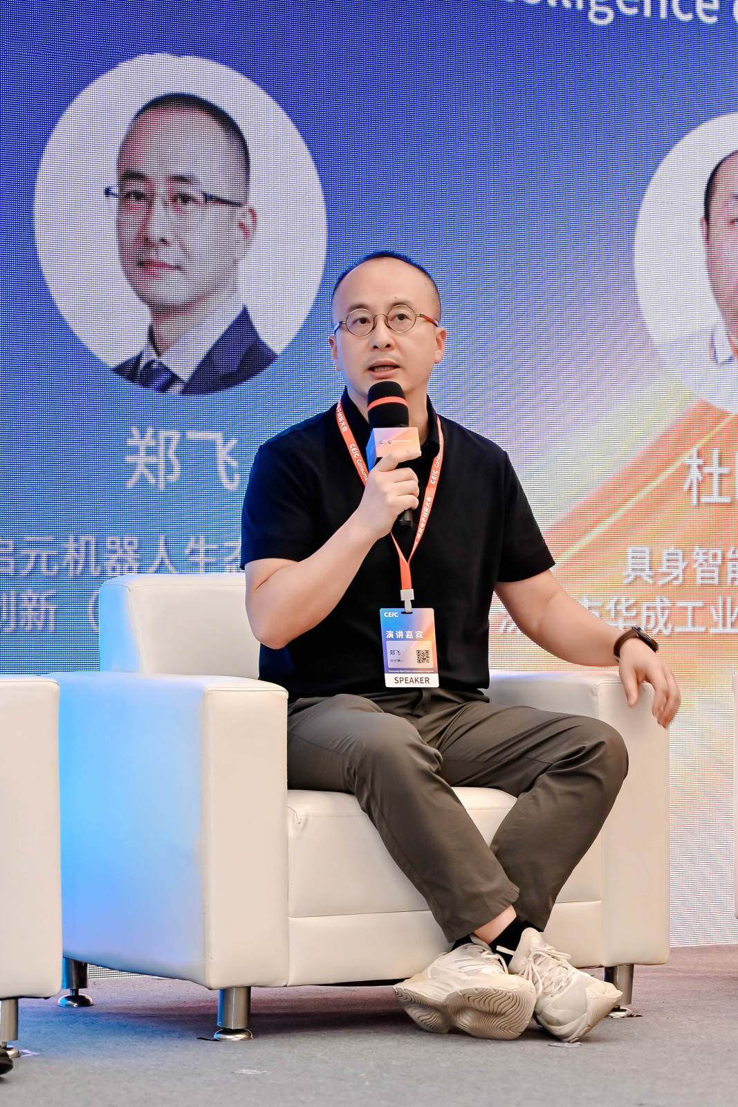 启元机器人亮相CEIC 2026具身智能论坛，入选“年度科技焕新消费品牌”