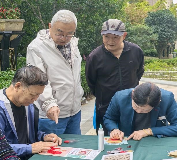 重阳暖人心 便民进社区 中海·银海一号敬老公益便民活动圆满举办