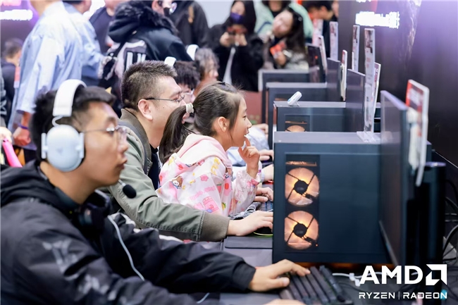 为游戏全力以赴！AMD核聚变2026展台全场爆燃
